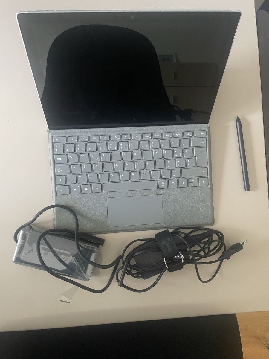 Microsoft Tablet PC: Microsoft Surface Pro Tablet mit Stift und Netzteil – Usato da Feldbrunnen venduto da moremi01