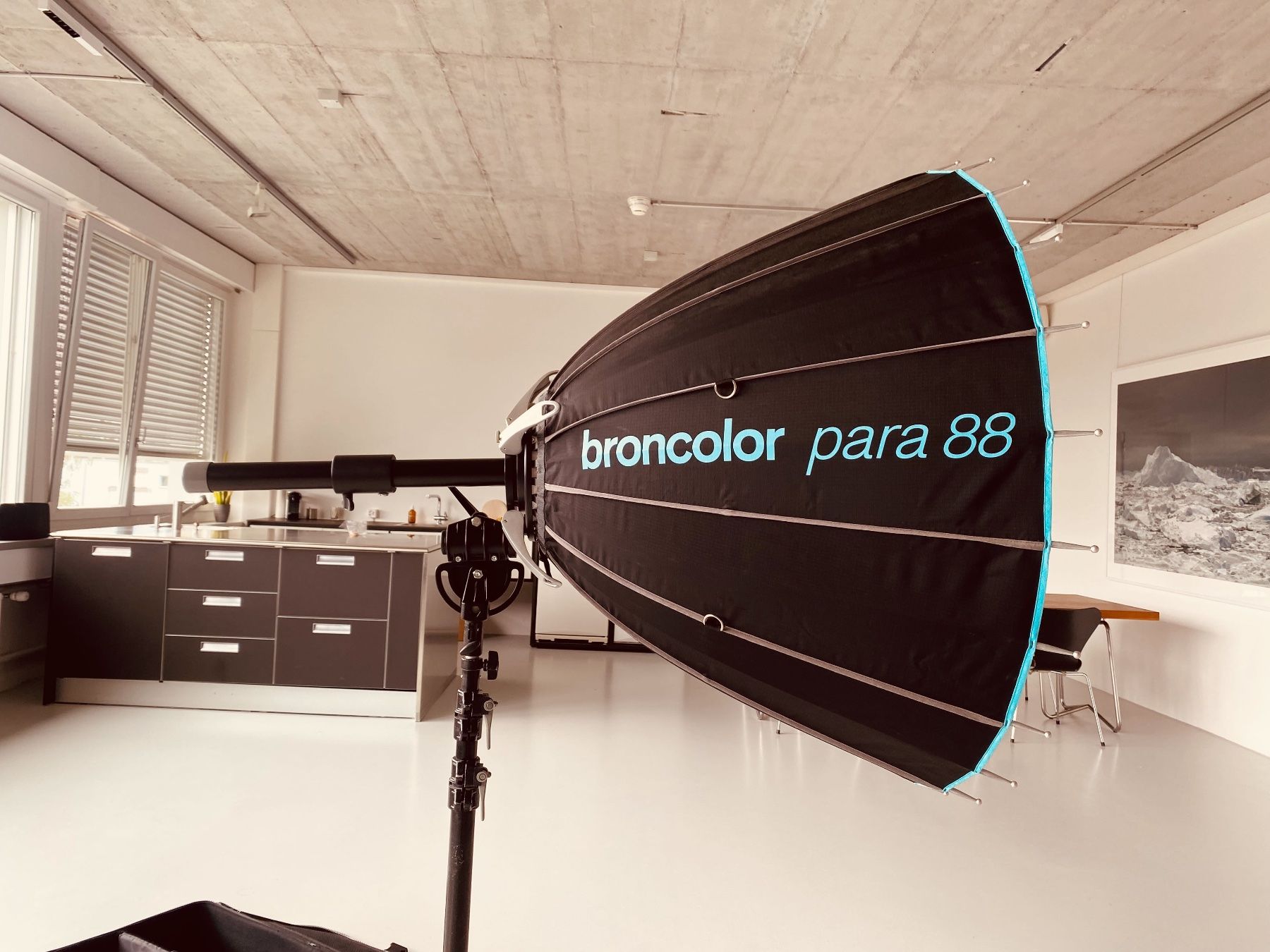 Broncolor Flashs: Broncolor Para Schirm 88cm mit 3 Diffusern – D'occasion à Zürich par jonask02 2