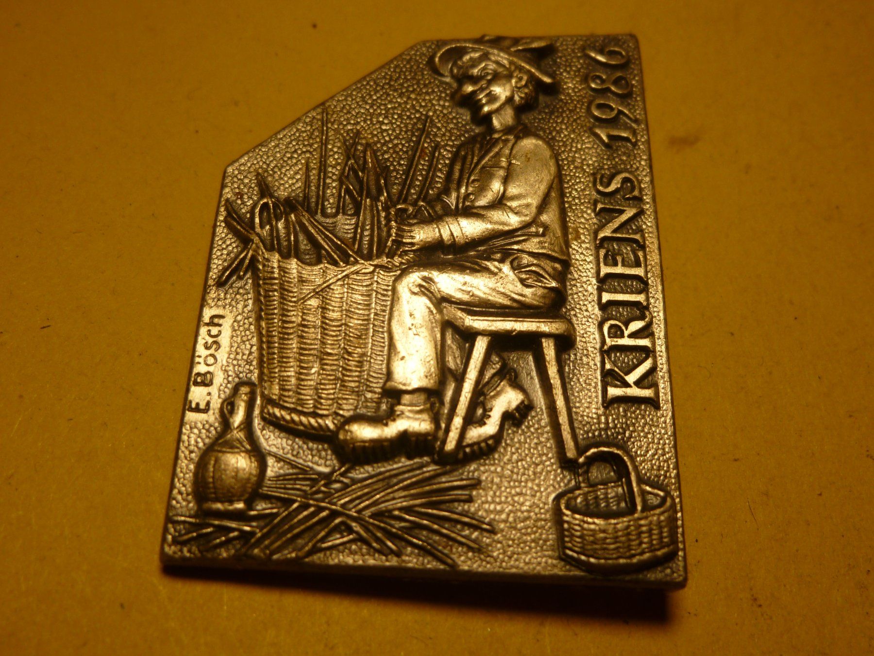 Placchette & Badge: KRIENS 1986 SILBER – Usato da Ried (Muotathal) venduto da Mandarin02
