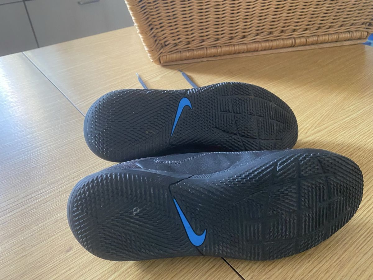 Nike Scarpe per ragazzi: Fussball Hallenschuhe – Usato da Thalheim AG venduto da wernliegg 2