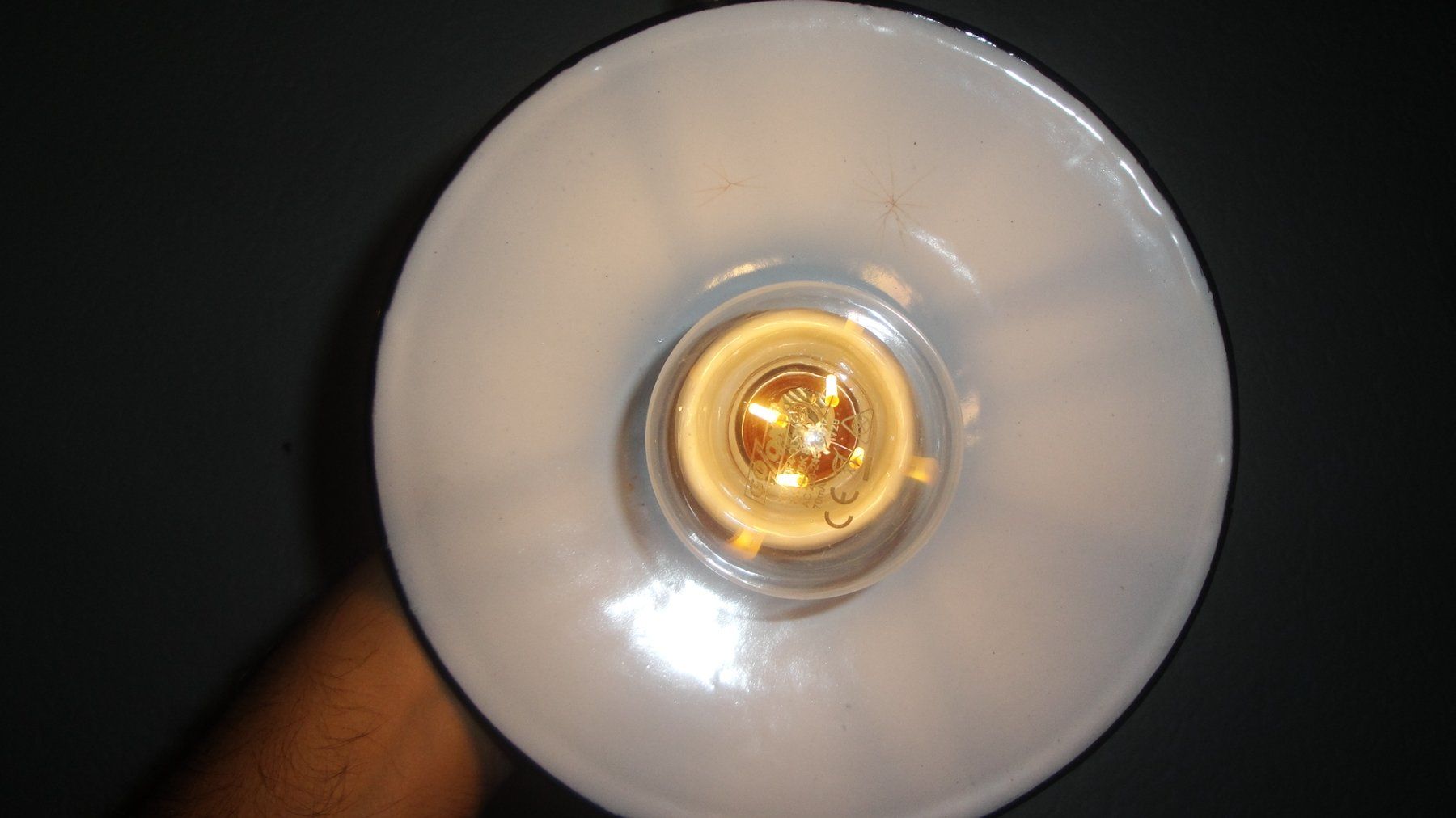 Lampade: Kellerlampe mit Emaillierter Lampenschirm – Usato da Zürich venduto da Paykan 3