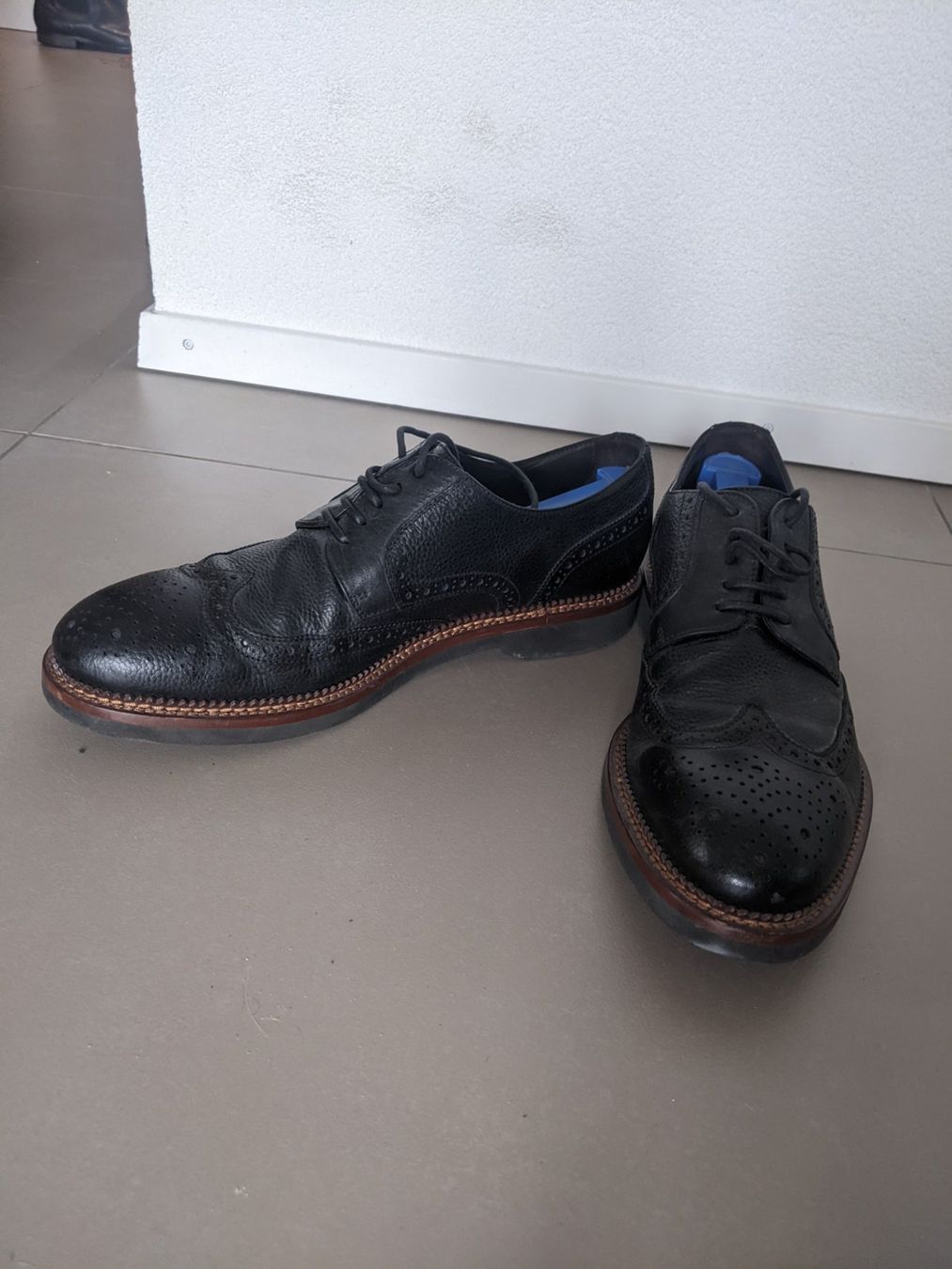 Hugo Boss Scarpe da uomo: Hugo Boss brogue shoes – Usato da Romont FR venduto da dem_ck68