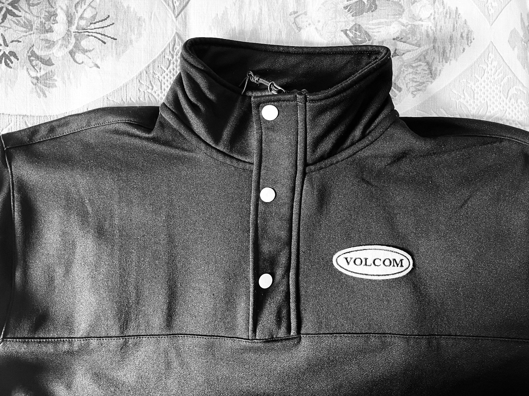 Maglioni & Felpe: Pull-over marque Volcom noir, Taille L – Usato da Genève venduto da Donnet2 3
