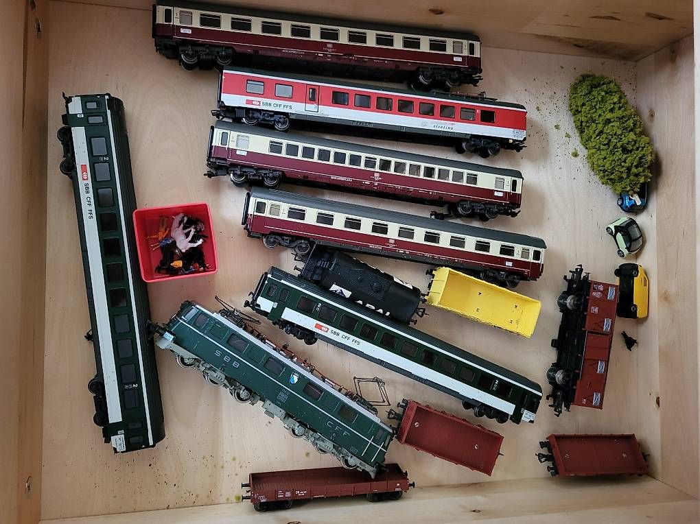 Fleischmann Modellini di ferrovie: Maquette de train Fleischmann – Usato da Gampelen venduto da cli_2thg 2