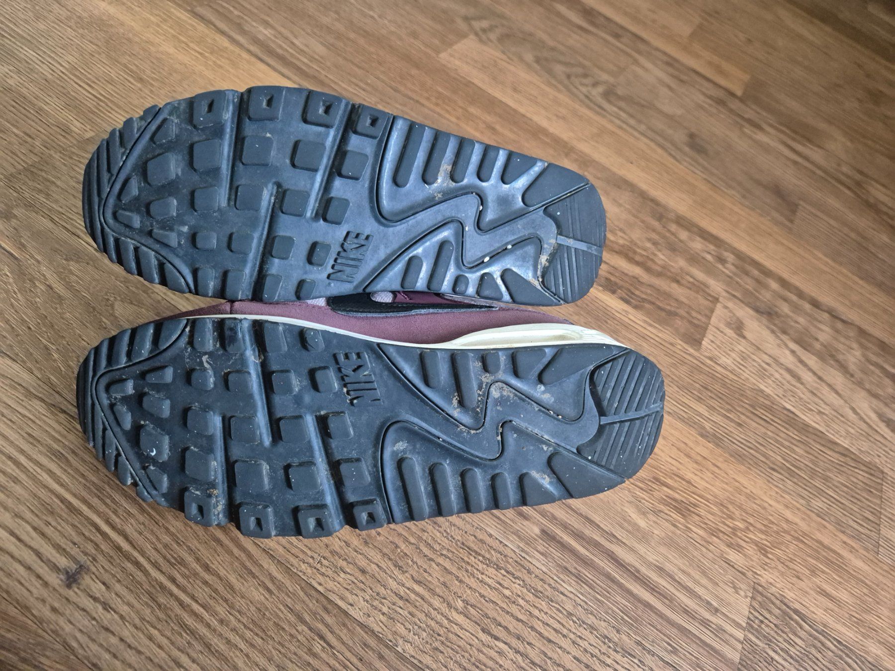 Nike Damenschuhe: Purple & black Nike Air Max size 38 – Gebraucht aus Zürich von monadiederich 3