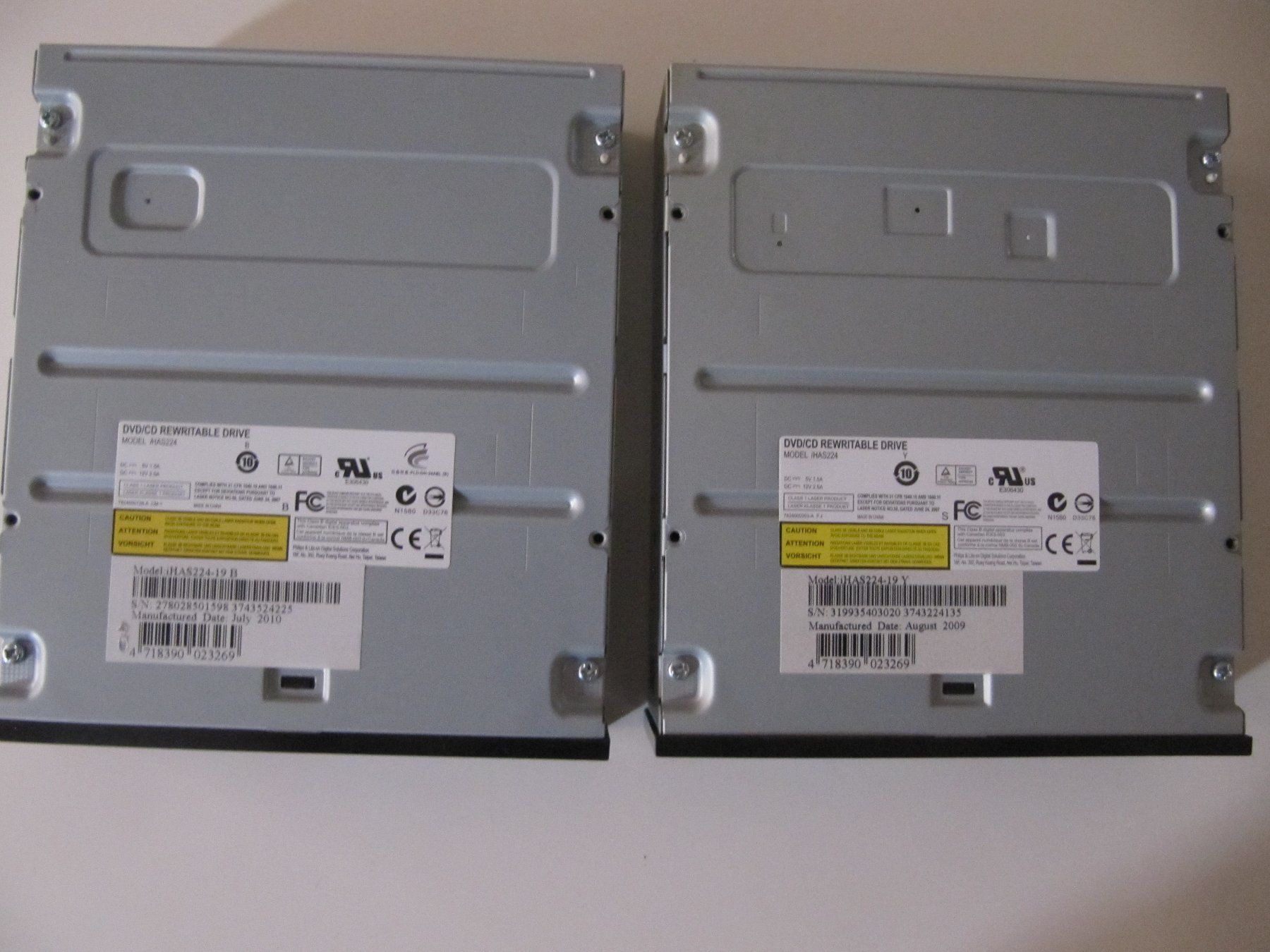 Tutti i DVDs: 2 x  DVD / CD REWRITABLE DRIVE – Usato da Basel venduto da Ruben2210 1