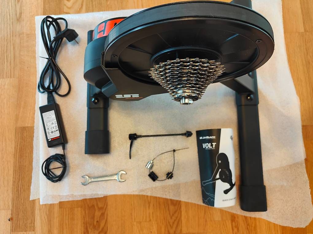 Hometrainer: JetBlack VOLT EMS Smart Rollentrainer  kaum gebraucht – Usato da Wabern venduto da flopsi85