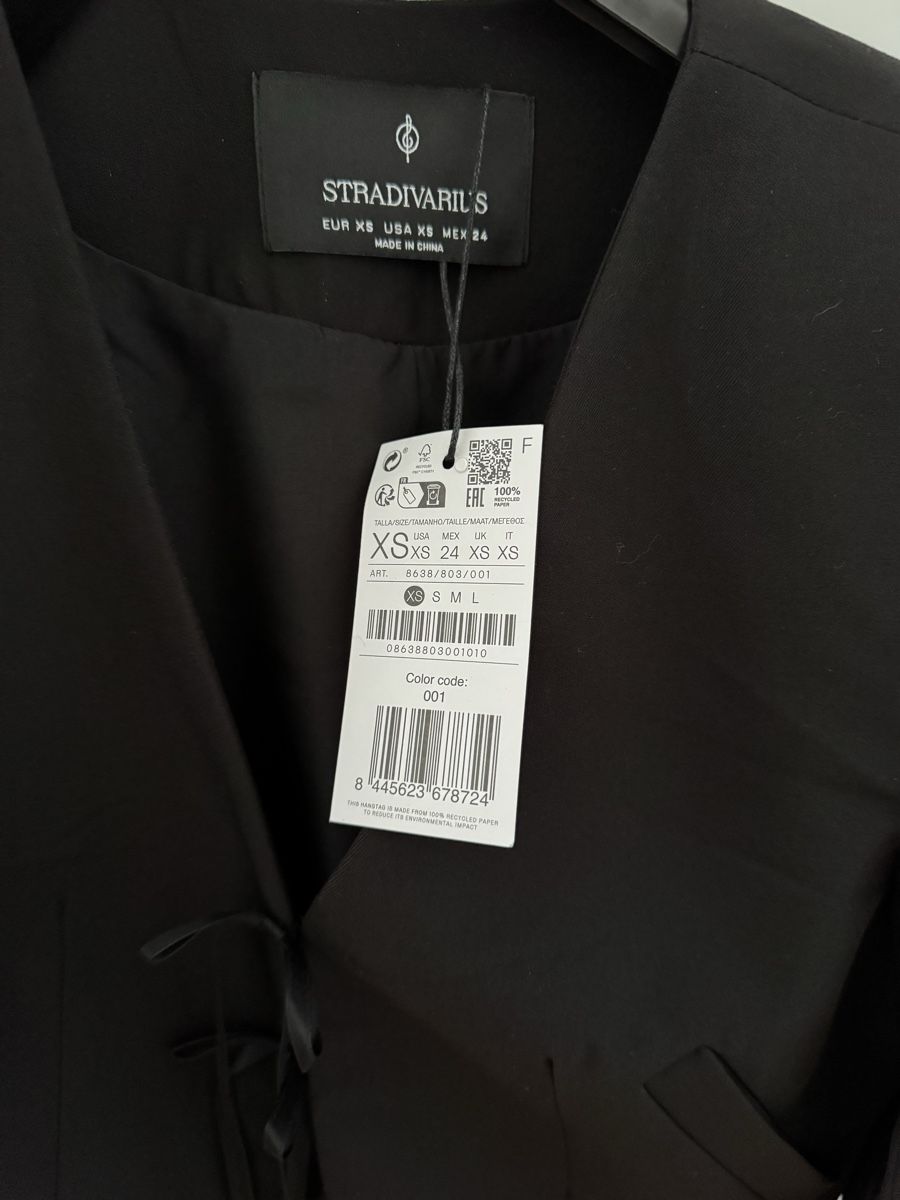 Ensembles & Tailleurs: Schwarzer Blazer Kurzjacke Stradivarius mit Schleife – Neuf avec emballage d'origine à Beringen par ste_bh8w 2