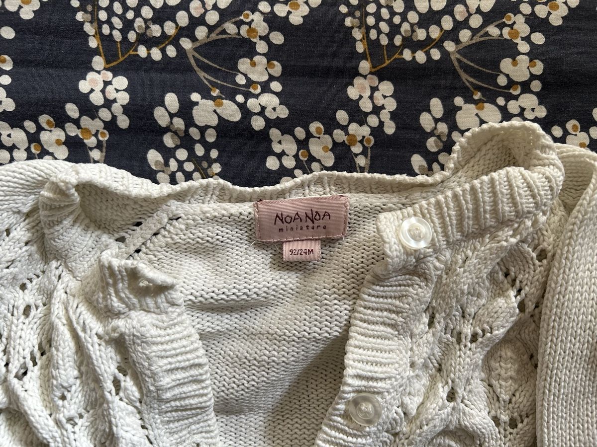 Altro abbigliamento per bambina: Gilet Noa Noa taille 92 – Usato da Lausanne venduto da SaraSkjellaug 1