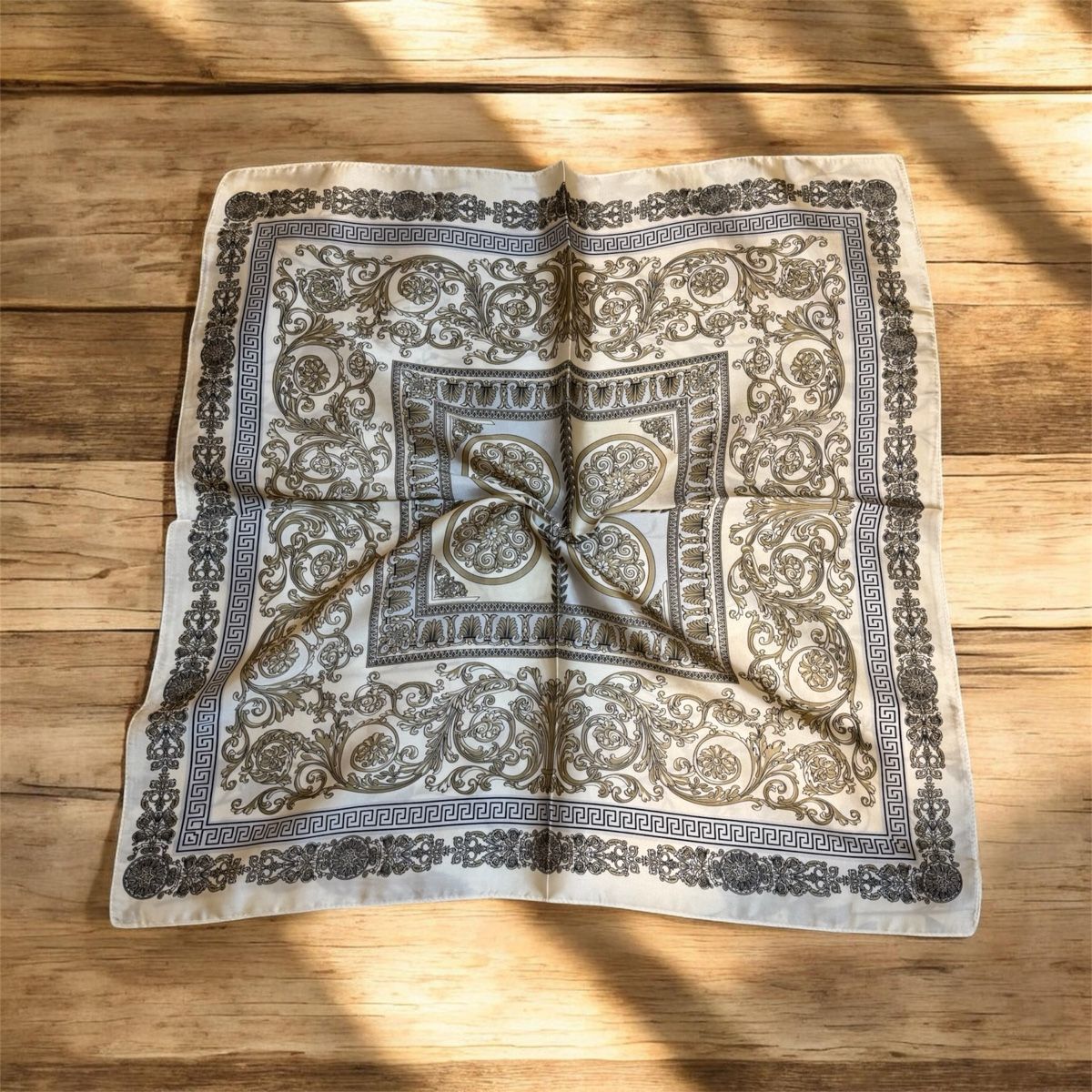Foulard & Sciarpe: Foulard – Nuovo e nell'imballaggio originale da Châtel-St-Denis venduto da Montclair_Swiss 2