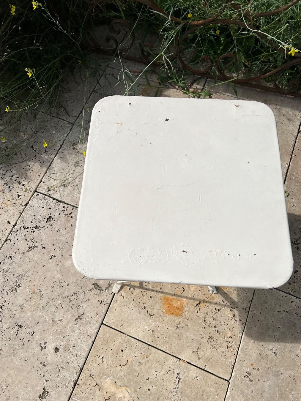 Tables: Klappbares antikes Eisentischchen klein – D'occasion à Wabern par La-Vitrine 4
