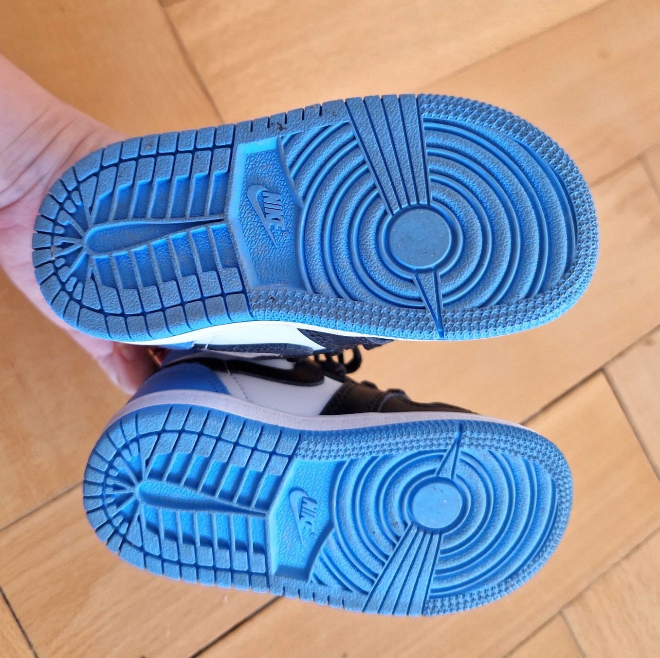 Jordan Scarpe per ragazzi: Air Jordan - size 22. Pristine, worn once – Usato da Zürich venduto da ale_jt9y 2