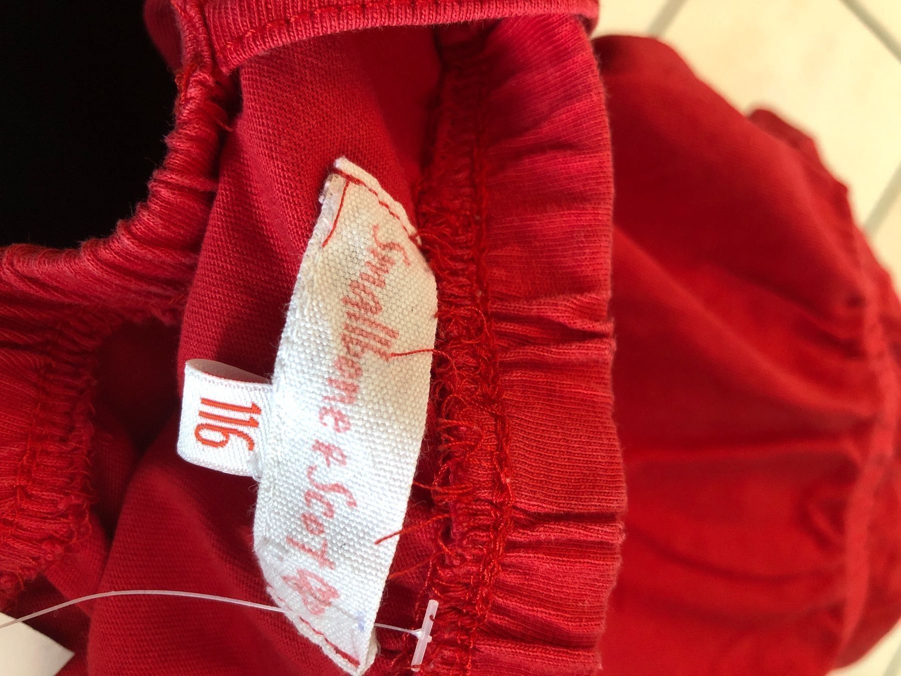 Tute: Süsser roter Jumpsuit kurz Gr.116 – Usato da Obergerlafingen venduto da cabo4 2