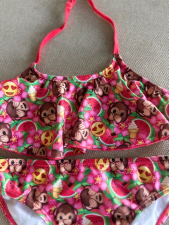 Sommerlicher Bikini mit Affenmuster, Grösse 134, Top Zustand