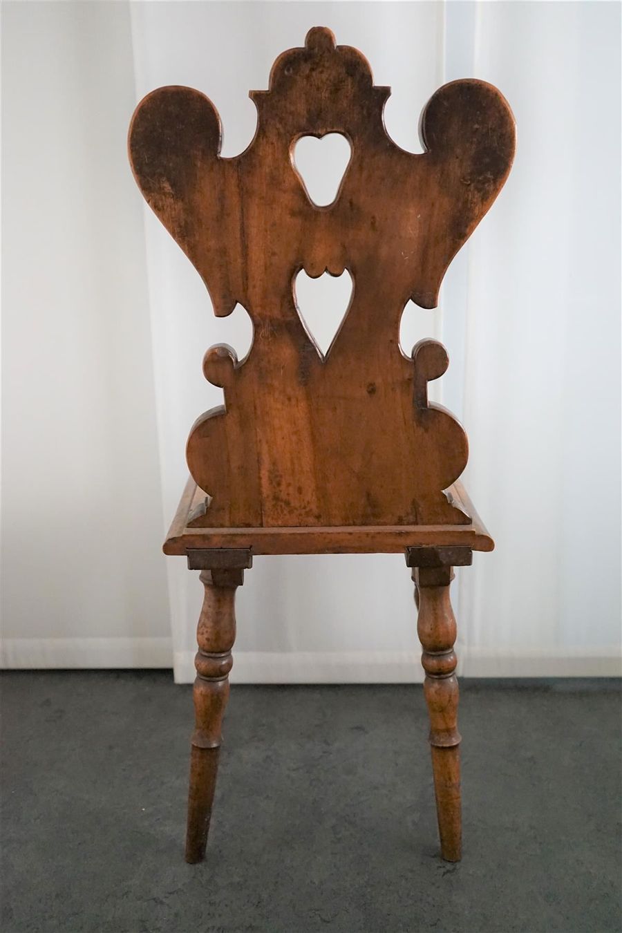 Chaises: Stuhl mit geschnitzter Lehne – D'occasion à Brienz BE par P.Edelweiss 3