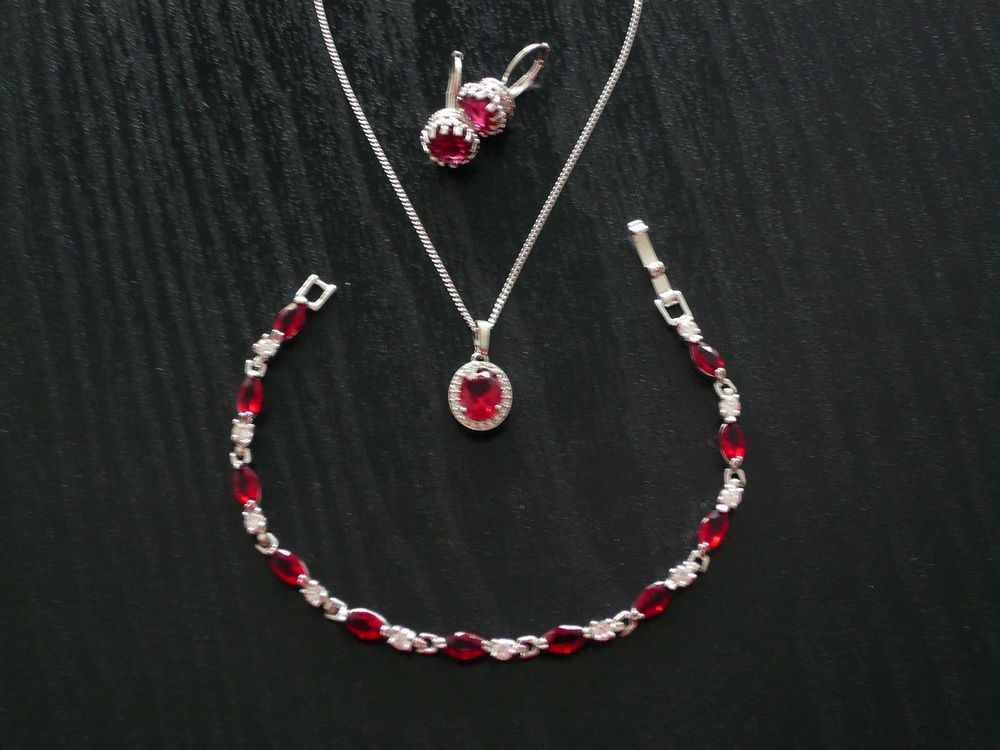 Autres bijoux: Schmuckset in rot, Halskette, Anhänger, Armband, Ohrringe, – D'occasion à Sirnach par primo.si