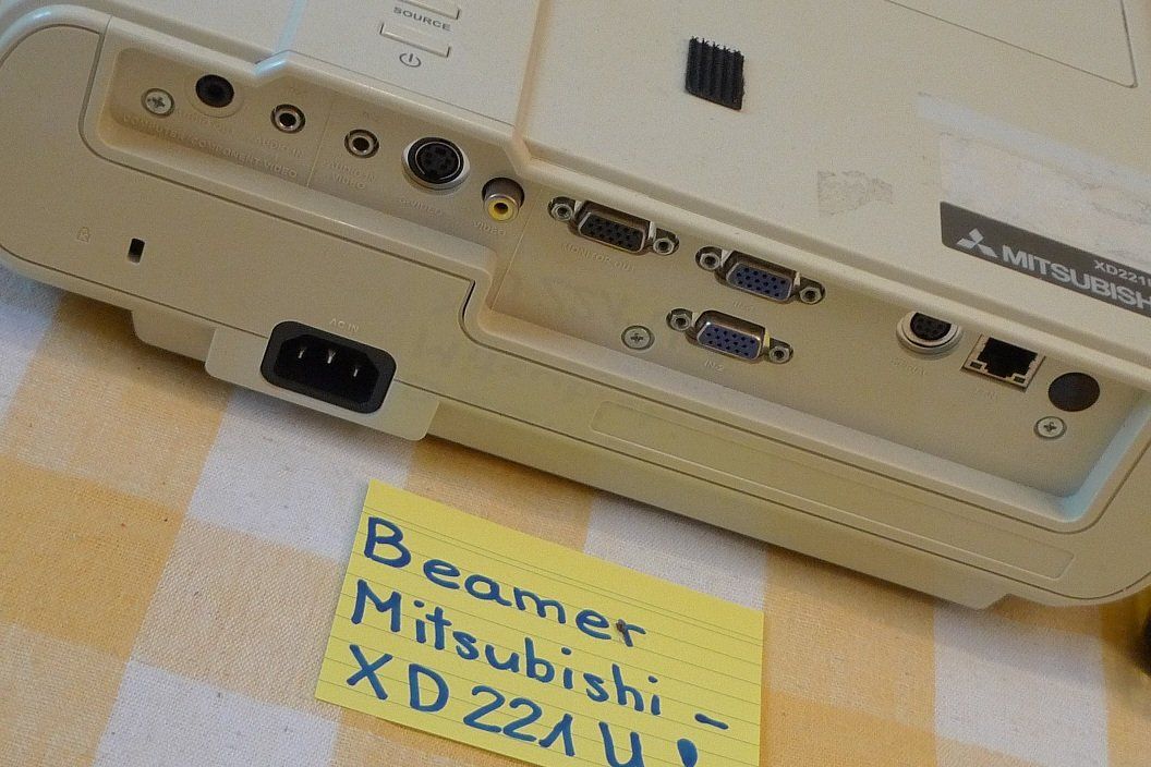 Mitsubishi Videoprojektoren: Beamer Mitsubishi-XD221U – Gebraucht aus Bern von bn1640 2