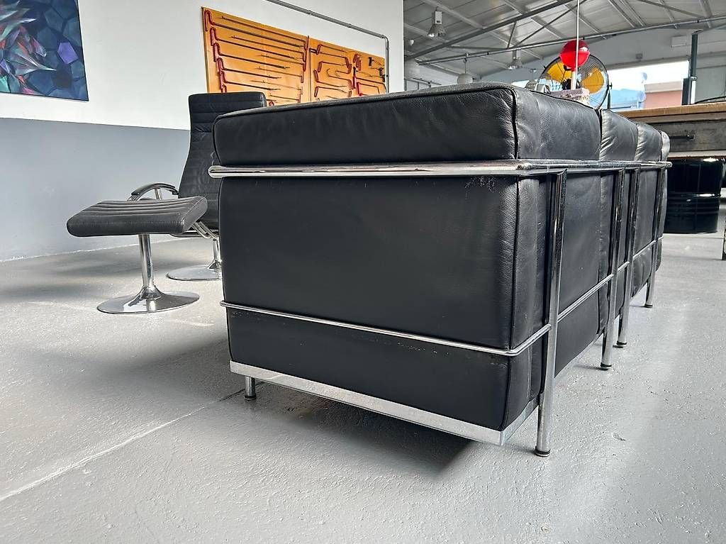 Divani: Replica Divano Cassina Le Corbusier LC2 3 posti – Usato da Melano venduto da ambrotula 4