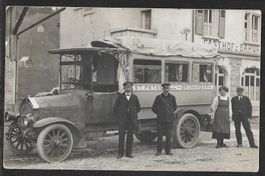 Postauto St. Peterszell - Brunnadern vor Gasthof zum Bahnhof
