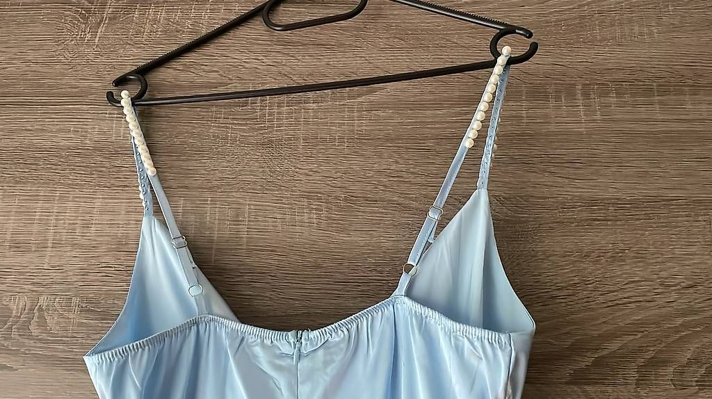 Vestiti: Kleid in Hellblau mit Perlen-Trägern  Gr. S – Usato da Matzingen venduto da Machado. 2