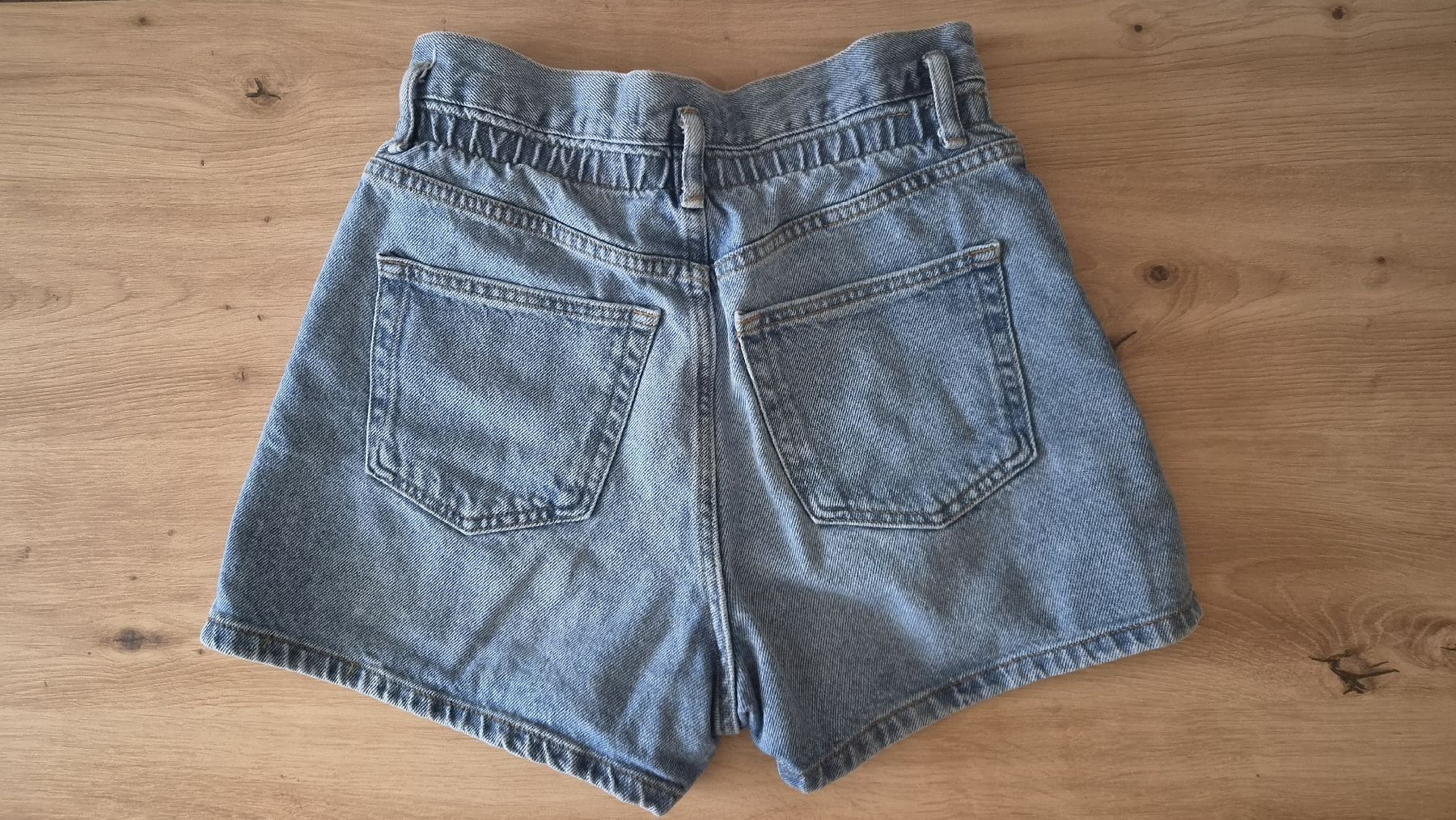 Pull&Bear Jeans: High Waist Jeans Shorts Pull&Bear – D'occasion à Wetzikon ZH par ELIVNE 1