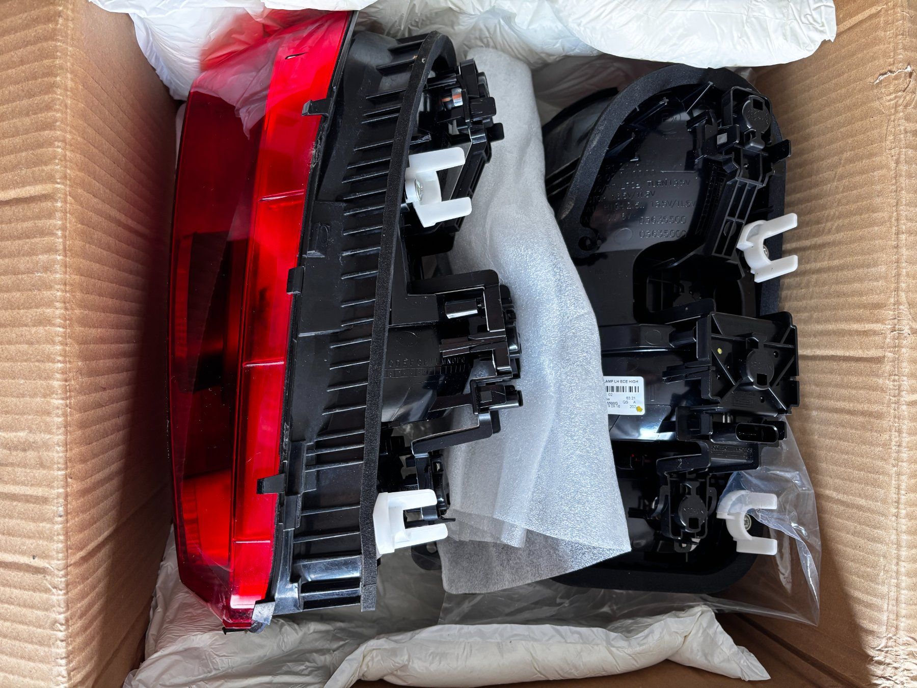 Mini Tutti pezzi di ricambio auto: MINI Countryman F60 Rückleuchte links oder rechts – Usato da Magden venduto da mcpead 8