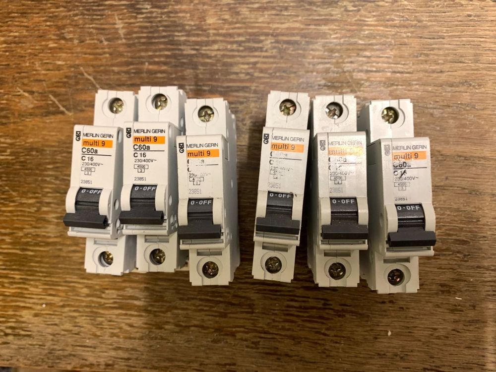 LS Automaten Merlin Gerin (D'occasion) à Dintikon pour CHF 11 – avec ...