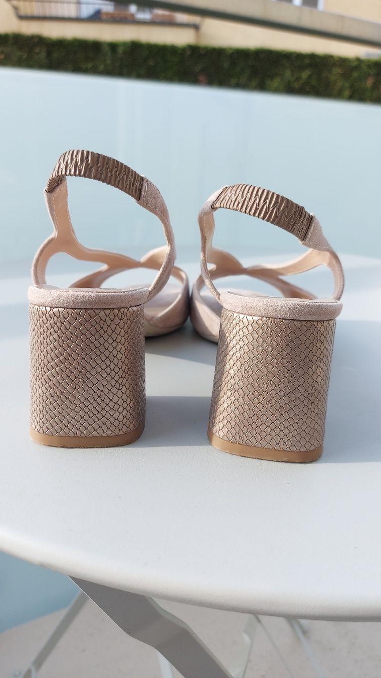 Scarpe da donna: Sandales Kess en daim beige – Usato da Sion venduto da aud_7pxl 3