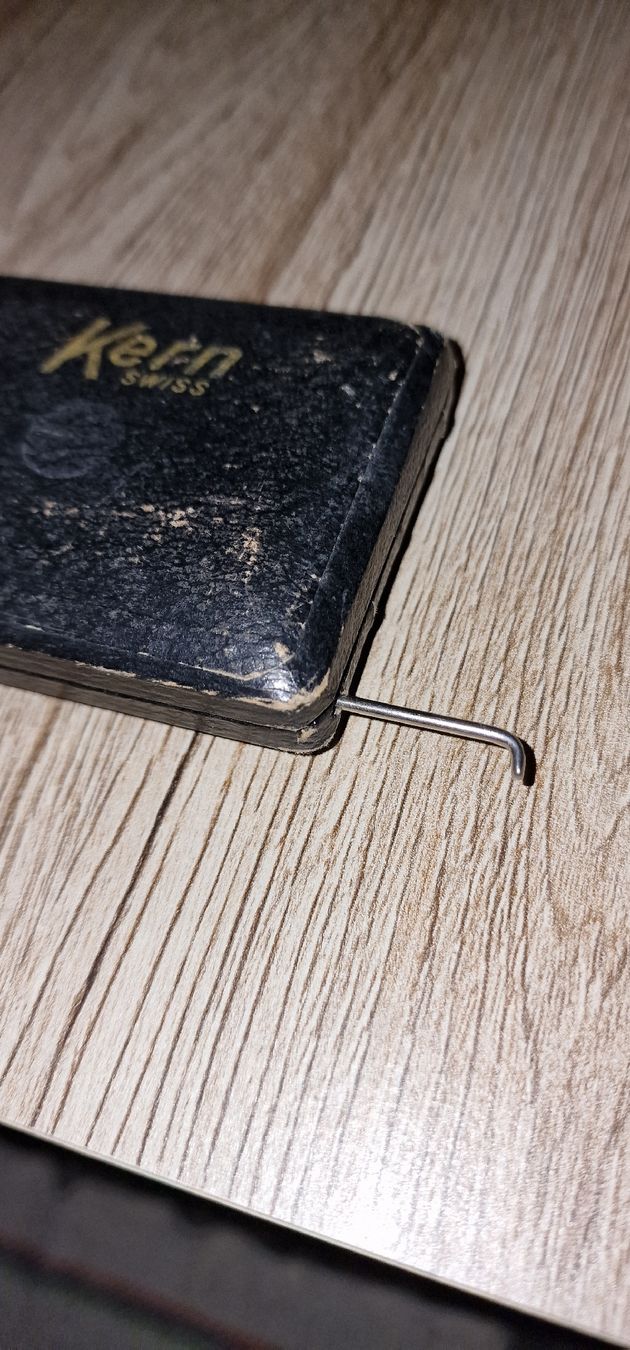 Compassi: Ensemble de compas 4 pcs "KERN SWISS" avec étui, années "50" – Usato da Genève venduto da Petit-Ange 2