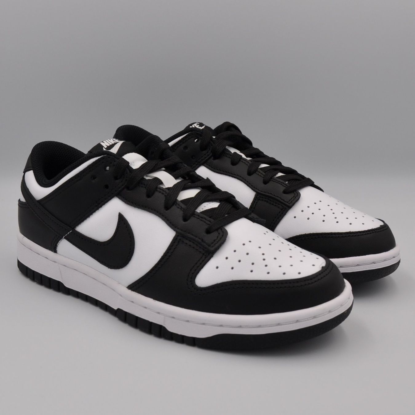 Nike Scarpe da donna: Nike Dunk Low Panda W  38.5 – Nuovo e nell'imballaggio originale da Bern venduto da SneakerheavenLT 1