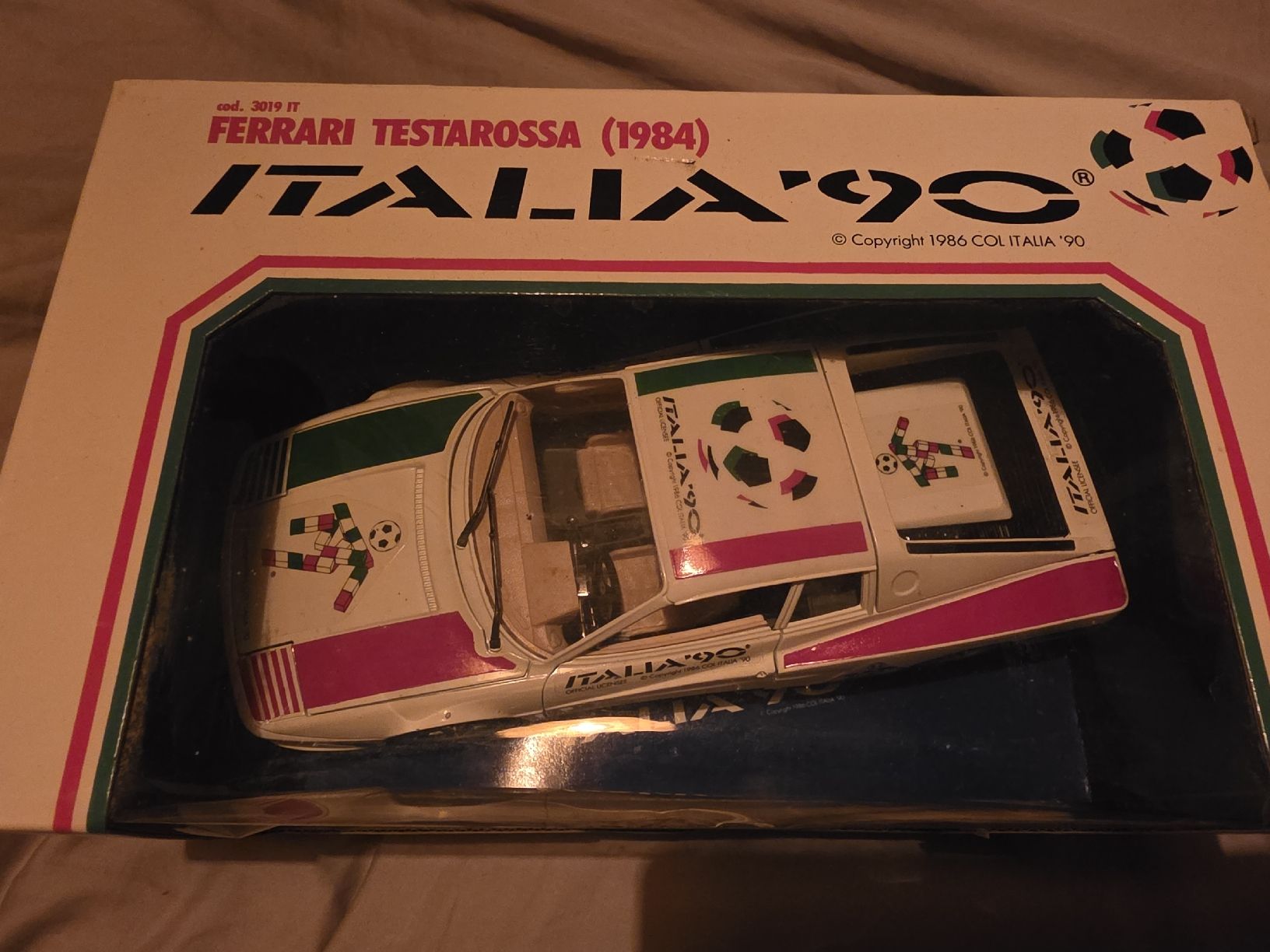 Ferrari Voitures modèles: Ferrari Testarissa 1984 1/18 – Neuf avec emballage d'origine à Alpnach Dorf par Claudio1488 1