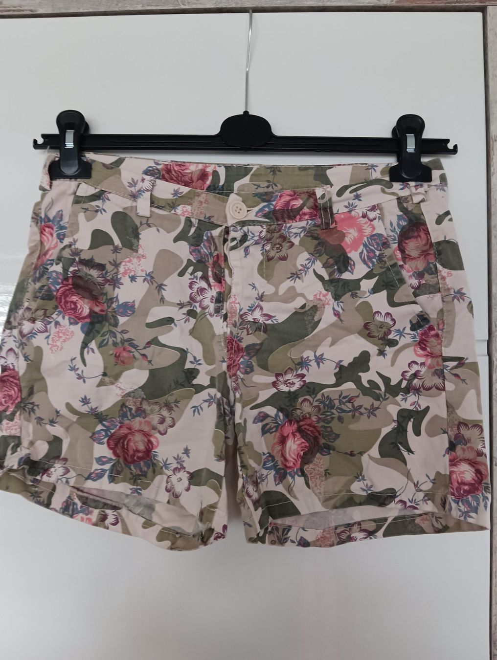 Only Pantaloni: Kurze Hose Damen Gr. S – Usato da Schöfflisdorf venduto da kin_2dp9