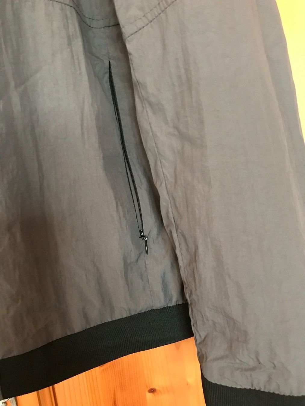 Giacche: LEICHTE WIND-JACKE / ÜBERGANGSJACKE GRAU – Nuovo (secondo la descrizione) da Buchs AG venduto da fischli610 6