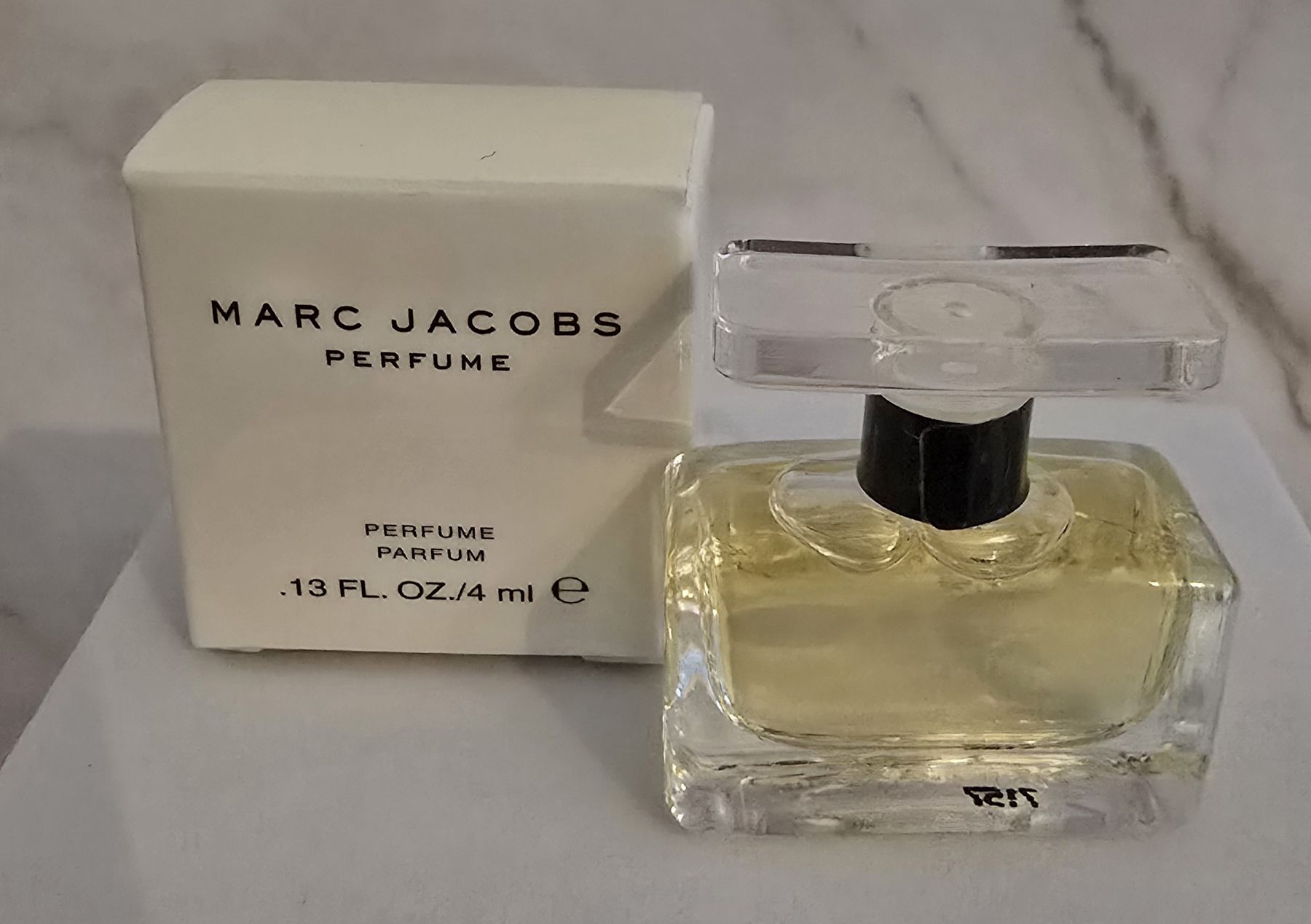 Marc Jacobs Profumi & Eau de Toilette: Parfüm Miniatur Marc Jacobs  Perfume  Neu – Nuovo e nell'imballaggio originale da Basel venduto da BeautyqueenbyNB