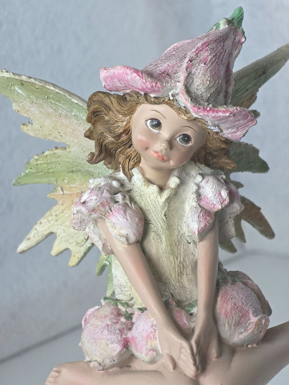 Statuette: vintage 70/80er Feenfigur Elfenfigur knieend mit Blütenkleid – Nuovo (secondo la descrizione) da Dürnten venduto da Bachtelsurfer 1