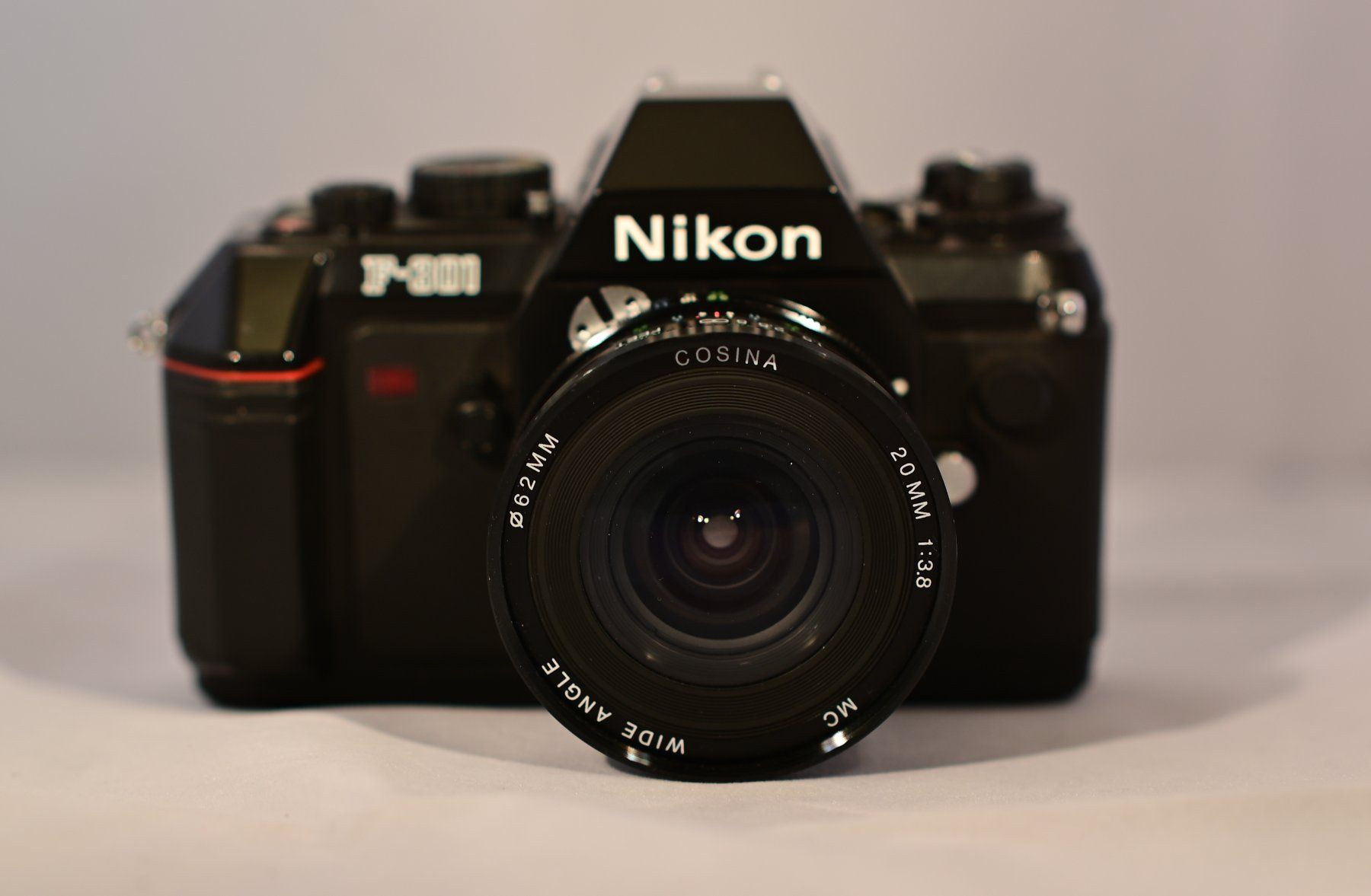Nikon Fotocamera: Nikon F-301 mit Objektiv – Usato da Uster venduto da Stoessda 3