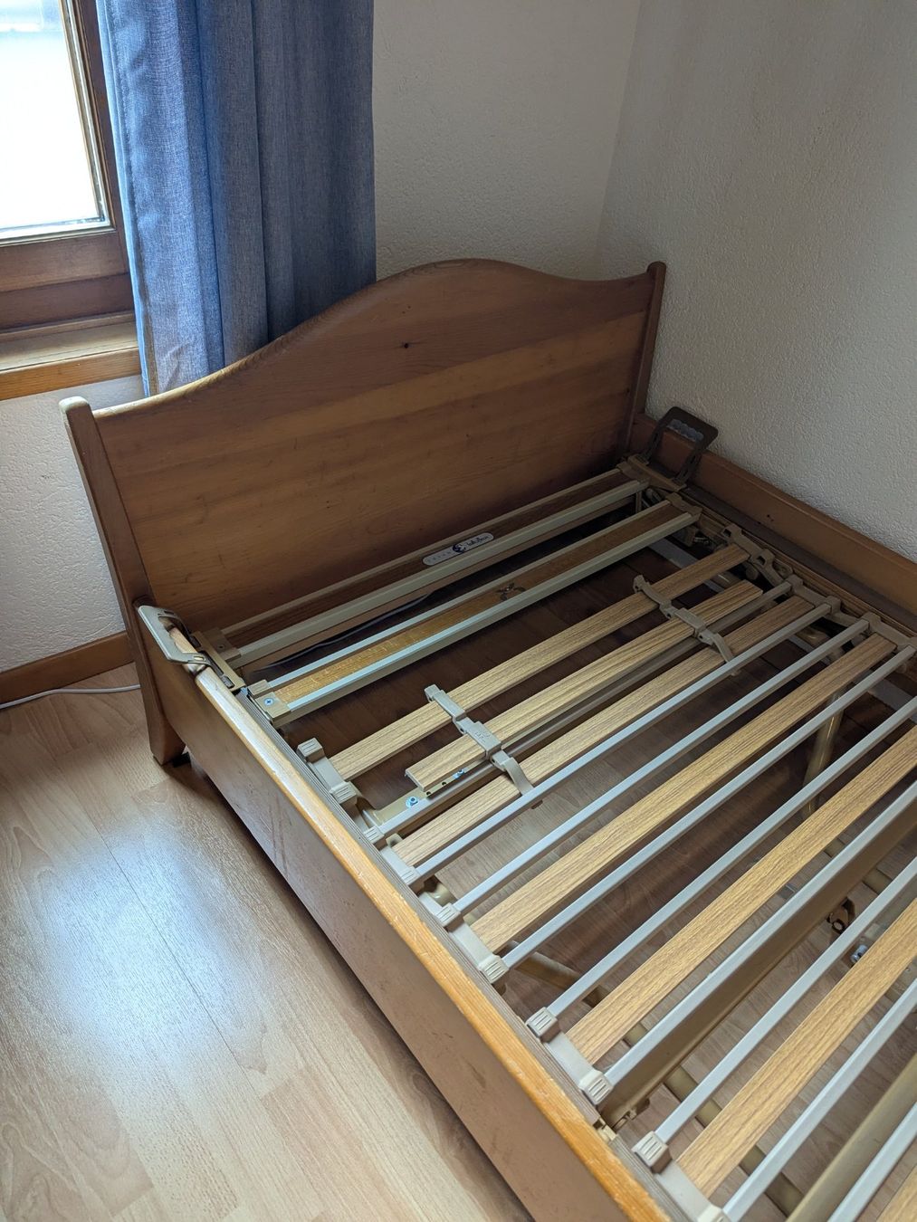 Betten: Massivholz Einzelbett, Naturholz – Gebraucht aus Biel/Bienne von tom_5jfw 7
