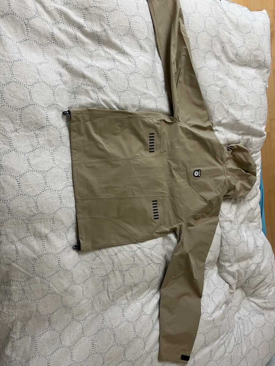 Jacken: Travis Scott Khaki Goretex Jacke – Gebraucht aus Bonstetten von bud_xl6r 1