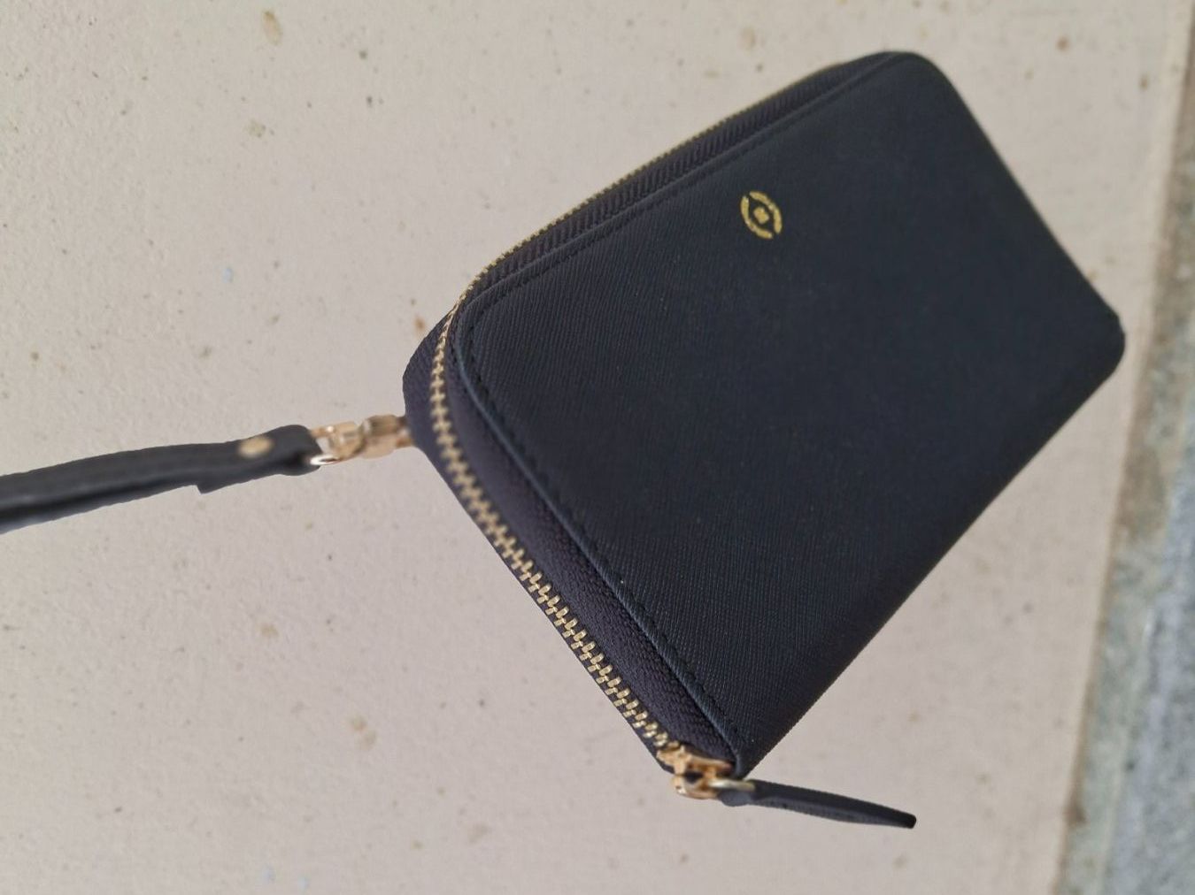 Altro in  Abbigliamento & Accessori: Damen Leder Visakarten- & Handytasche CELLY schwarz – Nuovo (secondo la descrizione) da Münchenbuchsee venduto da babilibern