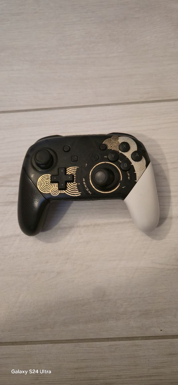 Nintendo Console: Nintendo Switch OLED+zelda pro Controller und noch ein Spiel – Usato da Trachslau venduto da ek40 2