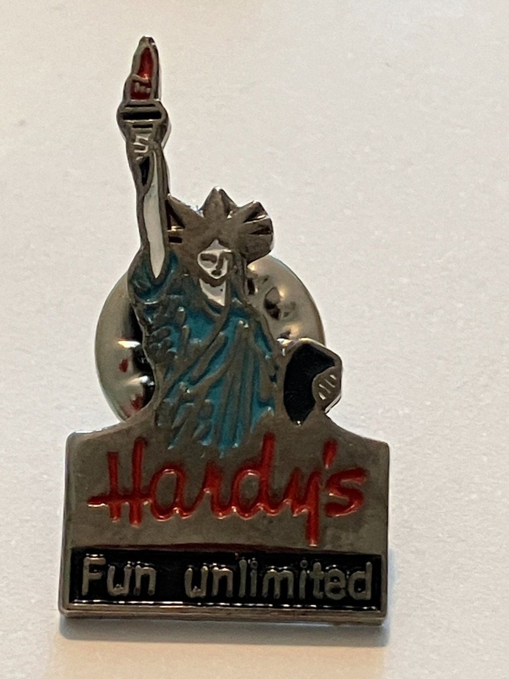 Placchette & Badge: 1 Pin Hardy's Fun unlimited – Usato da Basel venduto da djwwpp