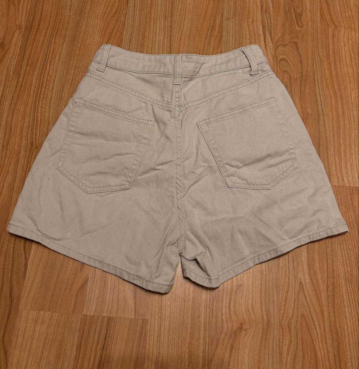 H&M Jeans: Shorts beige Damen – D'occasion à Lausen par Claudj1 1