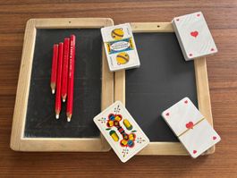 Schiefertafeln und neue Jass Karten, Griffel