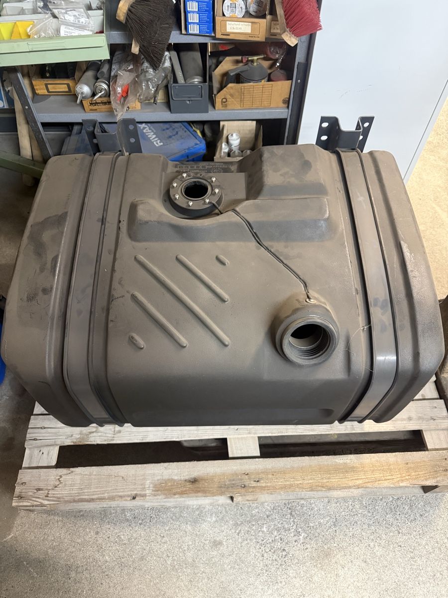 Accessori per altri veicoli: Dieseltank 250L – Usato da Grossaffoltern venduto da kay_d9yy 2