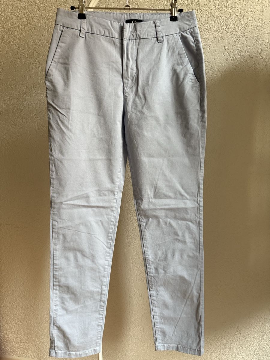 C&A Pantaloni: Pantalon chino bleu clair C&A, t.36/S – Usato da Tavannes venduto da Thriftshop