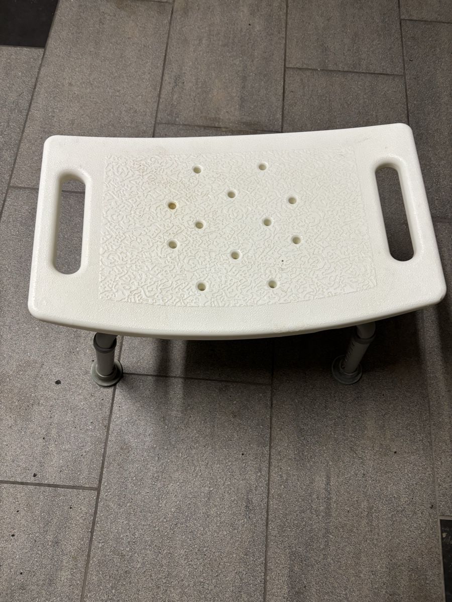 Sedie: Siège pour baignoire Max 120 kg – Usato da Blonay venduto da Ollorvi 1