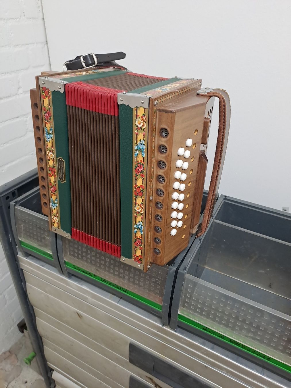 Strumenti musicali: schwyzerorgeli ton B – Usato da Villeneuve venduto da BibiVintage 7