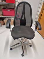 Bürostuhl mit Armlehnen
