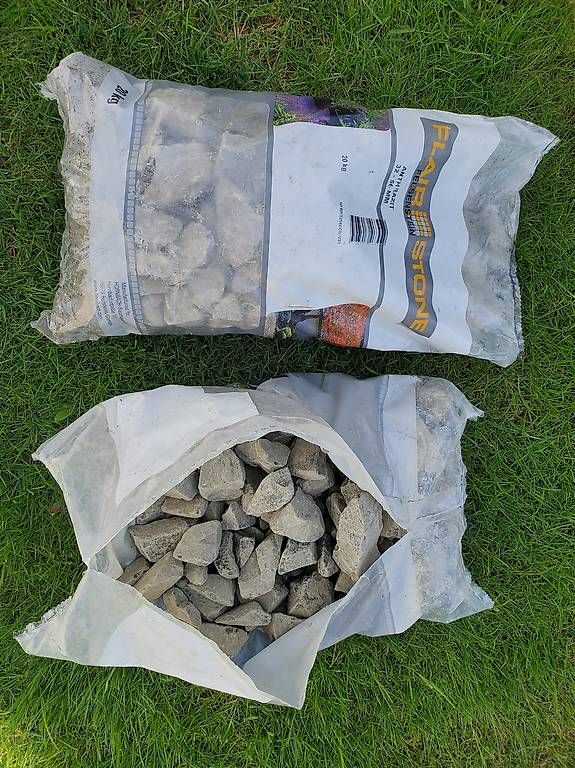 Pietre & tegole: Felsensteine ca. 30kg neu – Nuovo e nell'imballaggio originale da Lanzenhäusern venduto da Ulika 1