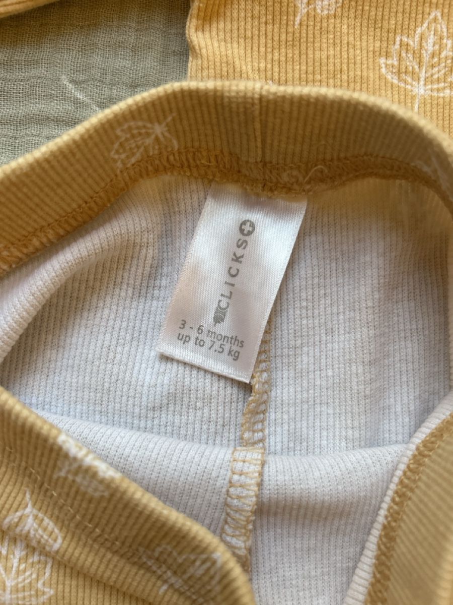 Lotti & Set di vestiti: Clicks Set Body und Hose 3-6 Monate – Usato da Basel venduto da tgrobelnik 1
